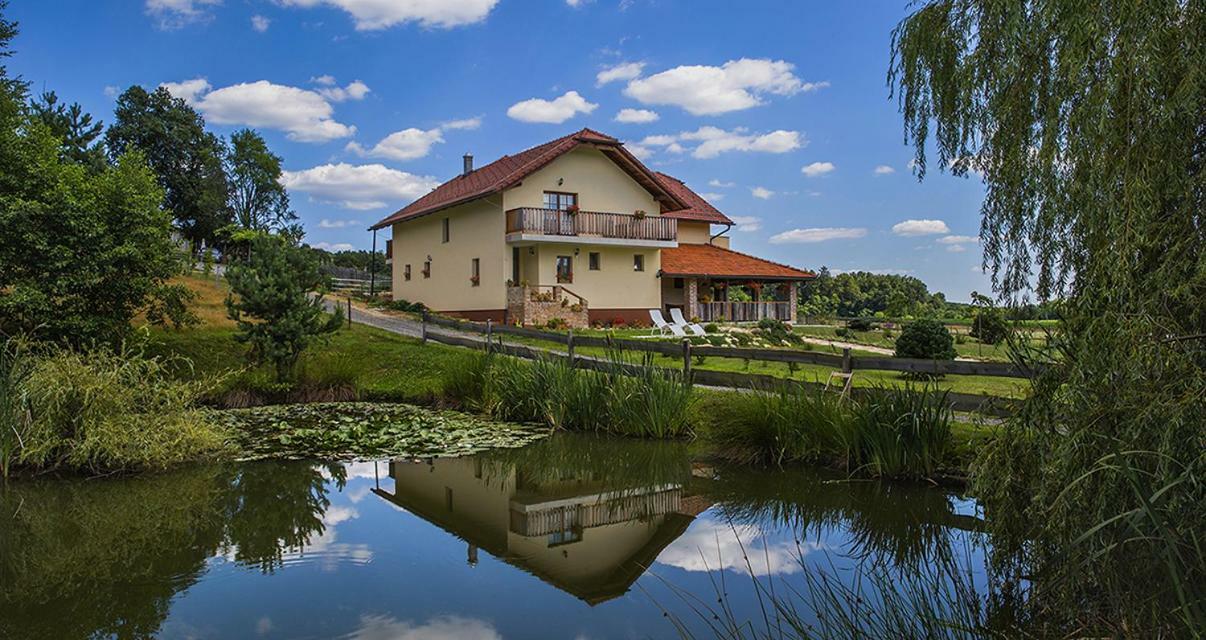 Tourist Farm Mali Raj Villa Dolány Kültér fotó