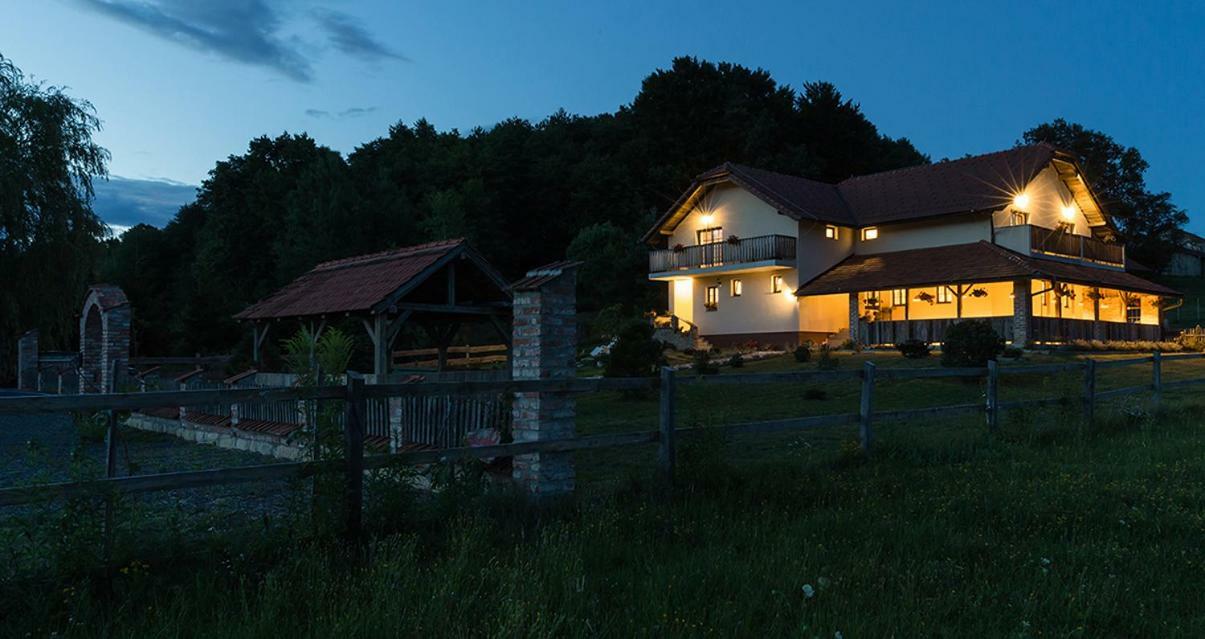 Tourist Farm Mali Raj Villa Dolány Kültér fotó